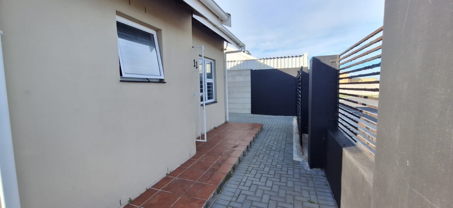 2 Bedroom Property for Sale in Pelican Park Western Cape